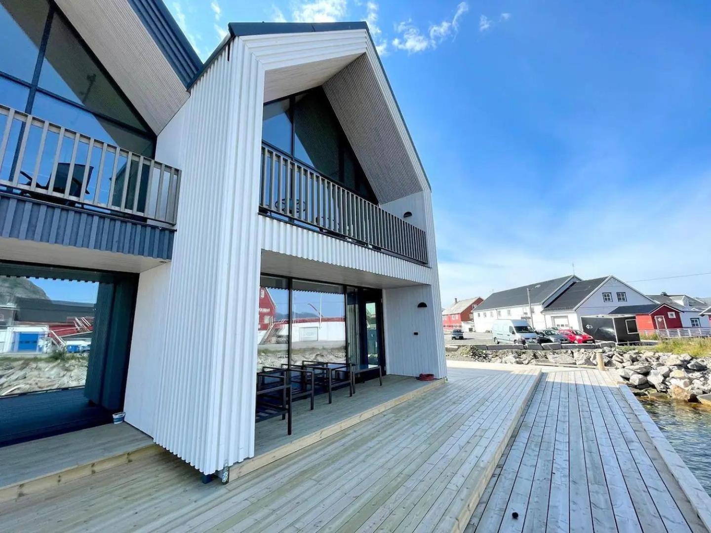 Attraktiv Leilighet Pa Kaikanten I Henningsvaer Exterior foto